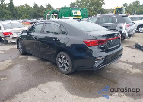 2019 Kia Forte Lxs z USA, uszkodzony, nr VIN 3KPF24AD9KE027429
